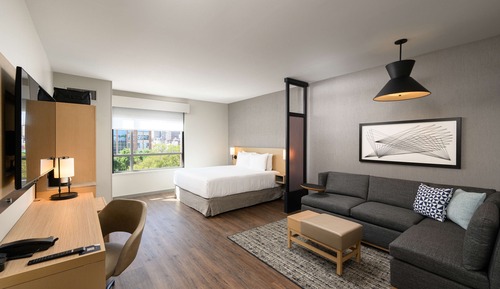 Chambre Standard, 1 très grand lit, accessible aux personnes à mobilité réduite (Roll-In Shower)