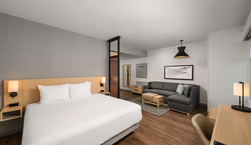 Chambre Ville, 1 très grand lit et 1 canapé-lit (Specialty)