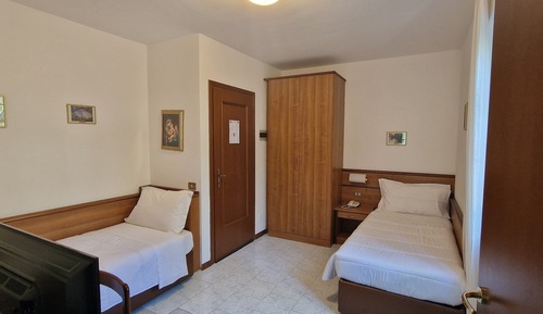 Chambre Double, 2 lits une place