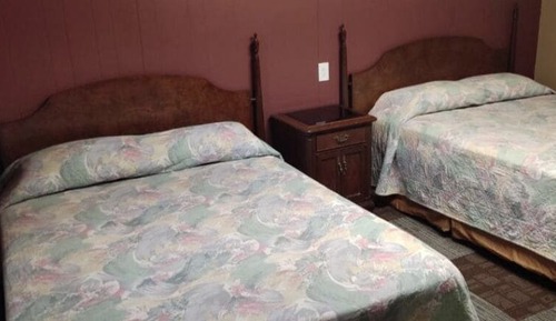 2 Queen Beds, Up Stairs
