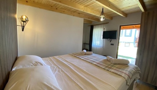 Chambre Supérieure, 1 lit double, patio, vue jardin
