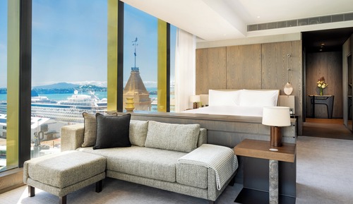 Suite Junior, 1 très grand lit, accès au salon club, vue port