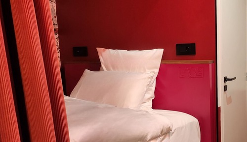 Chambre Simple Ville, 1 grand lit 1 place