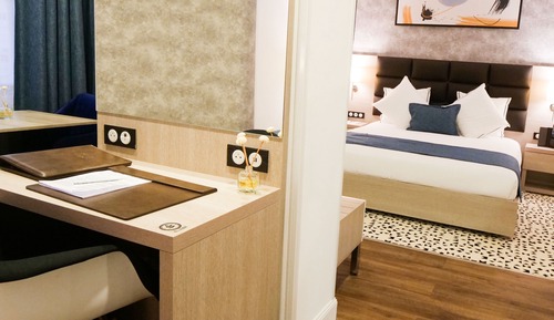 Chambre Familiale, plusieurs lits, non-fumeurs, vue ville