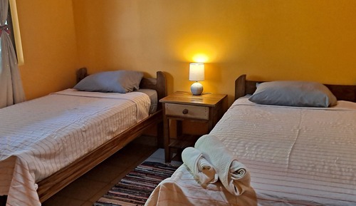 Habitación básica con 1 cama doble o 2 individuales