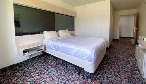 Standard Suite, 1 Queen Bed, Non Smoking, Kitchenette