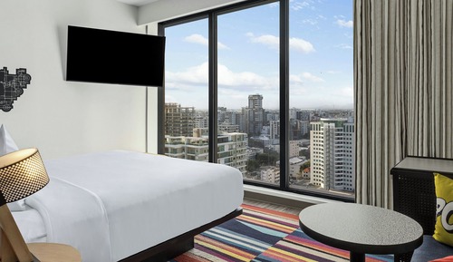 Chambre, 1 très grand lit, non-fumeurs, vue ville