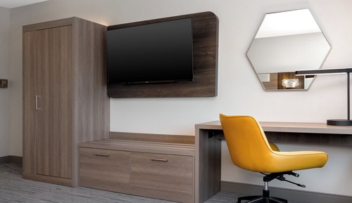 Chambre Standard, 1 très grand lit, douche accessible en fauteuil roulant (Mobility Accessible)