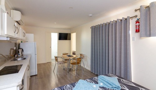 Cabane Standard (Family 1,2,3 Queen Bed 2 Single Beds)