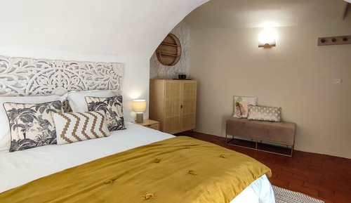 Chambre, balcon, vue montagne (Cevennes)