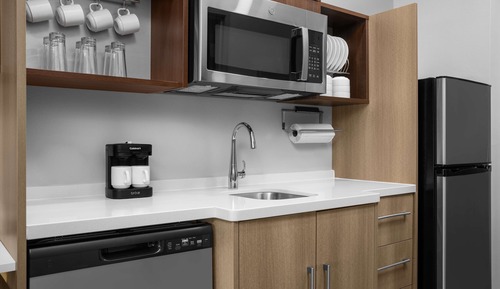 Studio, 1 très grand lit, accessible aux personnes à mobilité réduite (Roll-In Shower)