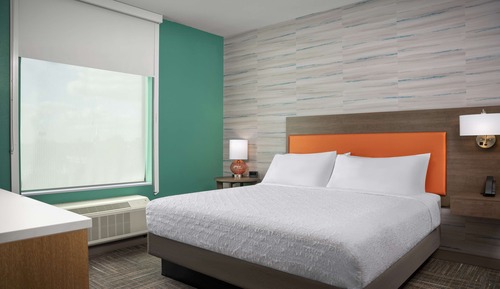 Suite, 1 très grand lit, accessible aux personnes à mobilité réduite (Roll-In Shower)