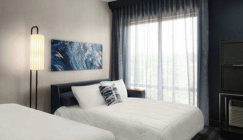 Chambre, 1 très grand lit et 1 canapé-lit, non-fumeurs, vue cour intérieure