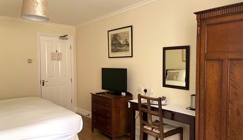 Chambre Standard Double ou avec lits jumeaux, salle de bains attenante