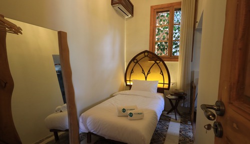 Room 6 L1: Aetr al llayl
