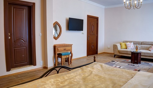 Chambre Familiale, plusieurs lits, vue cour intérieure, côté jardin