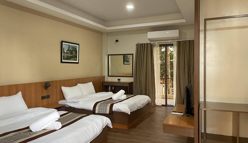 Chambre Supérieure, 2 grands lits, accès piscine, vue piscine