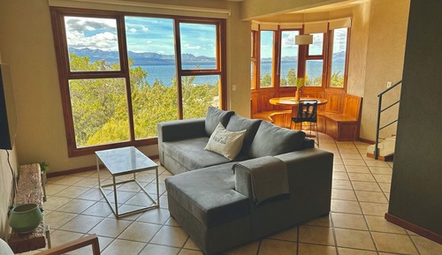 Appartement Duplex, 3 chambres, vue partielle sur le lac, en bord de lac