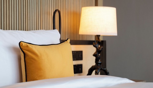 Chambre Standard, 1 très grand lit, vue fleuve