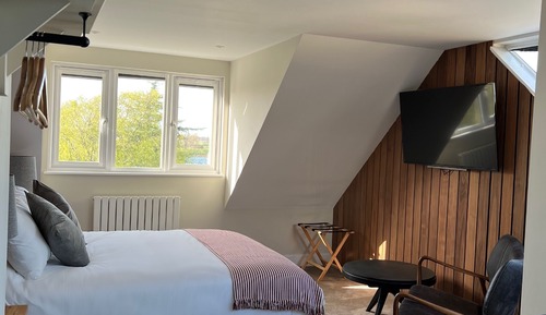 Chambre Deluxe, 1 très grand lit, vue fleuve
