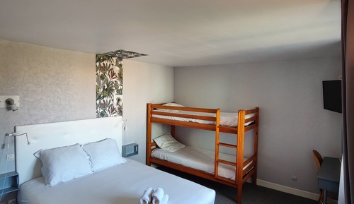 Chambre Quadruple Familiale, vue partielle sur l'océan
