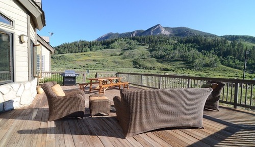 Maison Luxe, plusieurs chambres, coin cuisine, côté montagne
