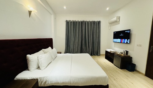 Chambre Deluxe, 1 très grand lit, vue piscine