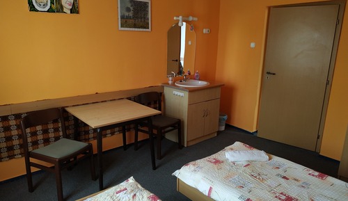 Chambre Économique, 3 lits une place, salle de bains commune