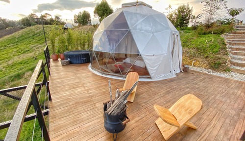 Chambre Panoramique, 1 grand lit, bain à remous, vue montagne