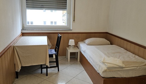 Chambre Simple, salle de bains commune, vue cour intérieure (Budget Einzelzimmer)