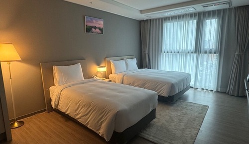 Deluxe Family Suite