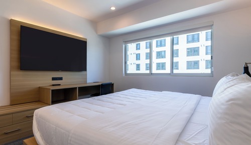 Chambre, 1 très grand lit, non-fumeurs