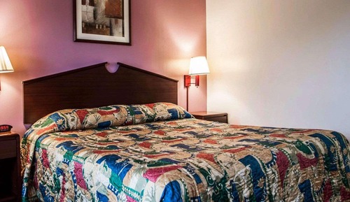 Chambre Simple, 1 très grand lit, fumeurs
