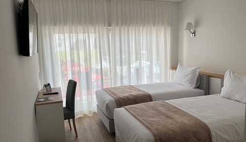 Chambre Supérieure avec lits jumeaux, 2 lits une place, vue fleuve