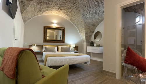 Chambre Confort, 1 lit double, vue ville, rez-de-chaussée