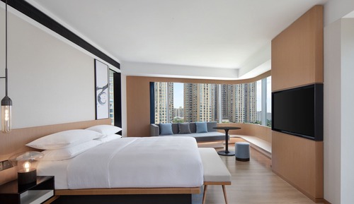 Chambre Supérieure, 1 très grand lit, vue ville