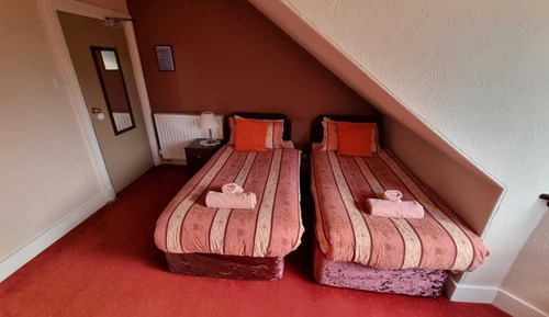 Chambre Standard avec lits jumeaux, 2 lits une place, salle de bains privée