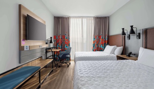 Chambre, 2 grands lits (Roll-In Shower Mobility & Hearing)