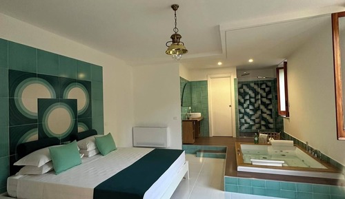Chambre Double, salle de bains attenante, vue montagne (Verde)