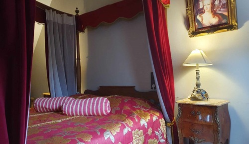 Chambre Triple Romantique, salle de bains attenante, vue jardin (Chambre Vénitienne)