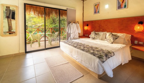 Chambre Double Supérieure, vue piscine