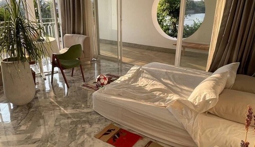 Chambre, balcon, vue fleuve