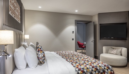 Suite Junior, 1 très grand lit, vue ville