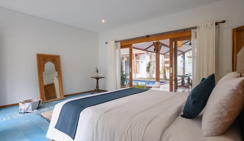 Villa Exécutive, 3 chambres, piscine privée, en bord de piscine (Kennes)