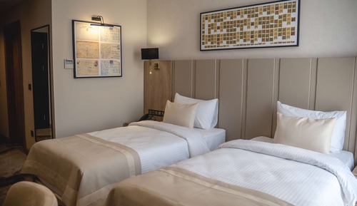 Chambre, 2 lits une place, balcon, vue ville