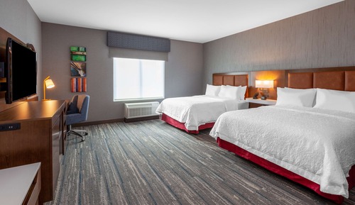 Chambre, 2 grands lits, accessible aux personnes à mobilité réduite, baignoire