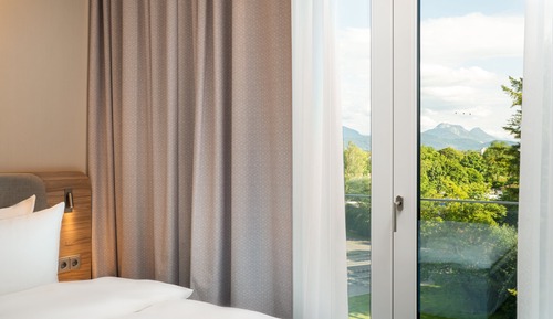 Chambre Standard, 1 grand lit et 1 canapé-lit, vue montagne