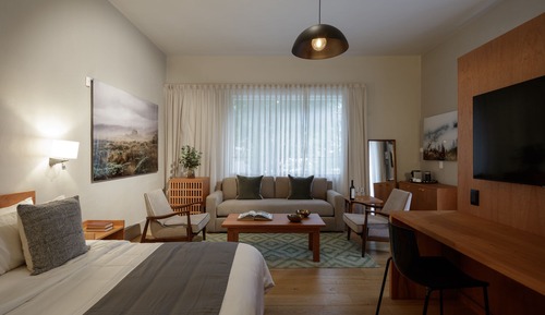 MASTER SUITE 9