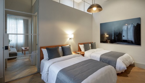MASTER SUITE 7