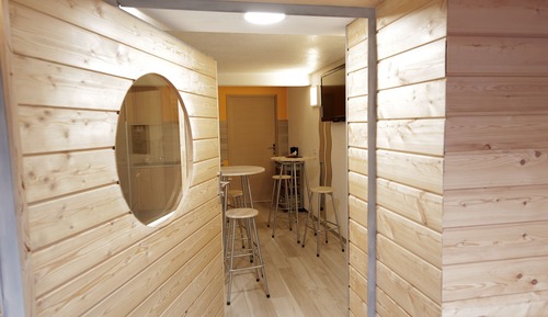 Chambre Double Exclusive, bain à remous, vue cour intérieure (Le Poirier)